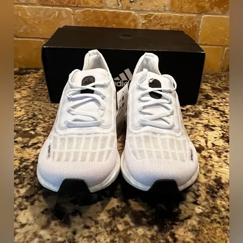NWT Adidas Women’s 5.5/Youth 4 Ultraboost Sneaker